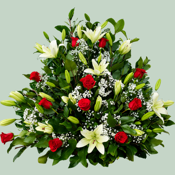 Arreglo con Rosas Rojas y Lirios Blancos — Azucena Florería