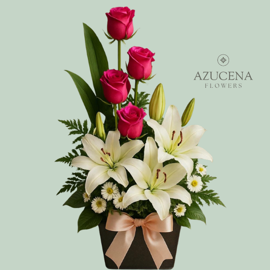 Arreglo con Rosas Fucsias y Liliums Blancos — Azucena Florería