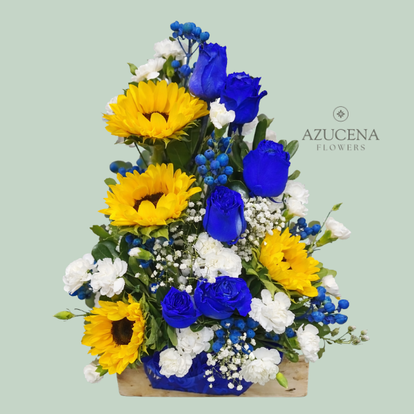 Arreglo con Rosas Azules y Girasoles — Azucena Florería