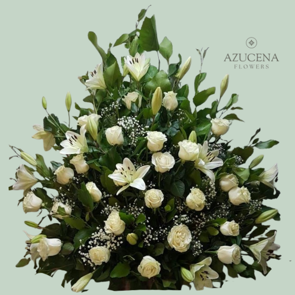 Arreglo con Rosas y Liliums Blancos — Azucena Florería