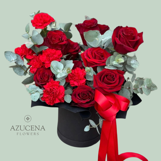 Rosas Rojas y Claveles en Caja Floral — Azucena Florería