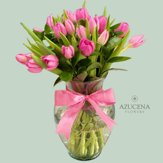Florero con 30 Tulipanes — Azucena Florería