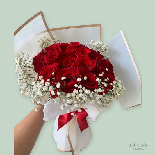 Ramo de Rosas Rojas con Gipsofilia — Azucena Florería